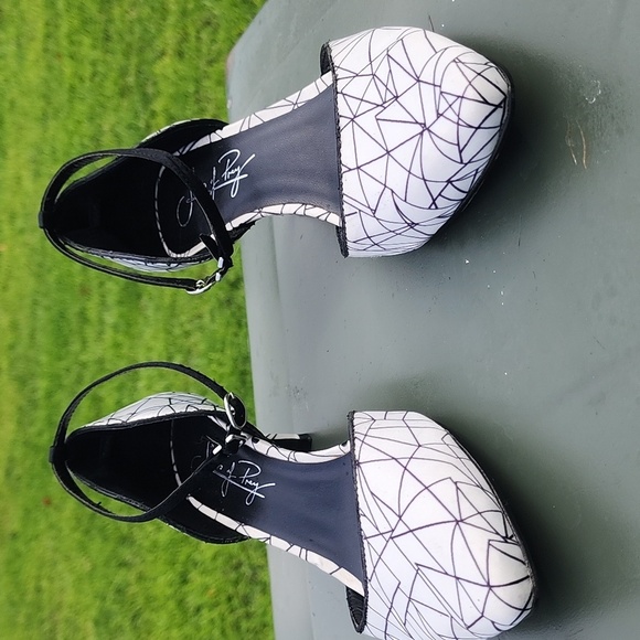 Shoes of Prey Black and white geometric design Ankle Strap Sandals Size 37 - Picture 2 of 9